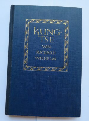 antiquarisches Buch – Richard Wilhelm – Kung-Tse : Leben und Werk. Mit Bildnis. Frommanns Klassiker der Philosophie, Bd. 25.