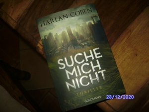 gebrauchtes Buch – Harlan Coben – Harlan Coben - SUCHE MICH NICHT - erschienen im  Goldmann Verlag - grosses Taschenbuch - TOP - 1.Auflage - 508 Seiten - zum Inhalt:  Für Simon wird ein Alptraum wahr, als seine Tochter Paige von einem Tag auf den anderen verschwindet. Hinterlassen hat sie die klare Botschaft, dass sie nicht gefunden werden will. Panisch begibt sich Simon dennoch auf die Suche, und als er Paige im Central Park tatsächlich entdeckt, erkennt er sie kaum wieder. Denn diese junge Frau ist verstört und voller Angst. Sie flieht vor ihm, und Simon hat nur eine Chance, wenn er seine Tochter retten will: Er muss ihr in die dunkle und gefährliche Welt folgen, in deren Sog sie geraten ist. Was er dort entdeckt, reißt ihn und seine gesamte Familie in den Abgrund ...