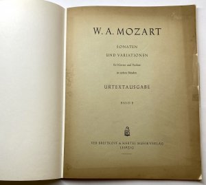 antiquarisches Buch – W.A. Mozart / Engelbert Röntgen – Mozart: SONATEN UND VARIATIONEN für Klavier und Violine in sieben Bänden - Urtextausgabe - BAND II