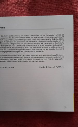 gebrauchtes Buch – Rolf Stober – Die Robe ist über der Kleidung zu tragen - Neues aus der Welt der Paragraphenreiter.