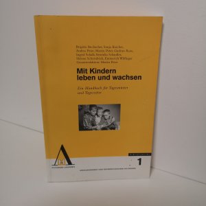 Mit Kindern leben und wachsen - Ein Handbuch für Tagesmütter und Tagesväter - Band 1