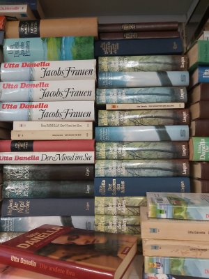 Bücherpaket 50 Hardcover für 9,99 Euro