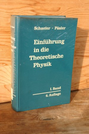 Einführung in die Theoretische Physik. In vier Bänden, Bd. 1: Mechanik materieller Punkte, Mechanik starrer Körper, Mechanik deformierbarer Körper (Elastizitätstheorie […]