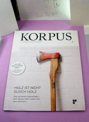 gebrauchtes Buch – Paschen & Companie GmbH – Korpus: Das Kundenmagazin der Firma Paschen, 1: Holz ist nicht gleich Holz: Über die feinen Unterschiede beim Bauen, beim Lesen und beim Sammeln; "Ich habe keine Lieblingsplatte.": Interview mit Plattensammler Roskow Kretschmann