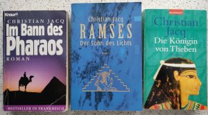 gebrauchtes Buch – Christian Jacq = 3er Konvolut – Konvolut = 3 Taschenbücher von Christian Jacq = 1. Im Bann des Pharaos / 2. Ramses Band 1 Der Sohn des Lichts / 3. Die Königin von Theben