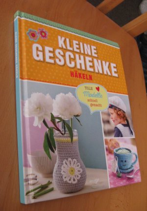 gebrauchtes Buch – Naumann & Göbel  – Kleine Geschenke häkeln