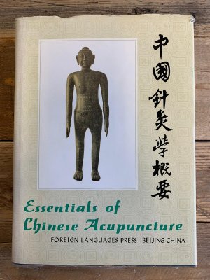 gebrauchtes Buch – Essential of Chinese Acupuncture