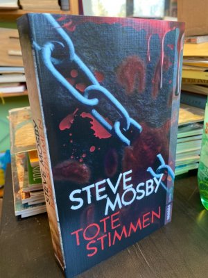 Tote Stimmen. Thriller. Aus dem Englischen von Doris Styron. (= Weltbild Quality).