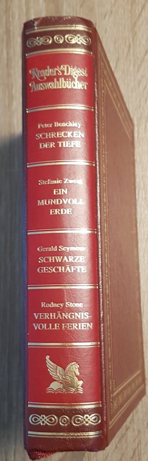 gebrauchtes Buch – Peter Benchley, Stefanie Zweig – Schrecken der Tiefe - Ein Mundvoll Erde - Schwarze Geschäfte - Verhängnisvolle Ferien