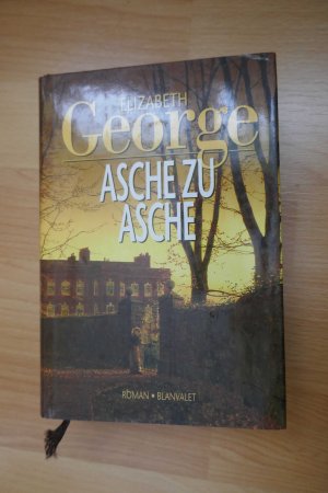 gebrauchtes Buch – Elizabeth George – Asche zu Asche