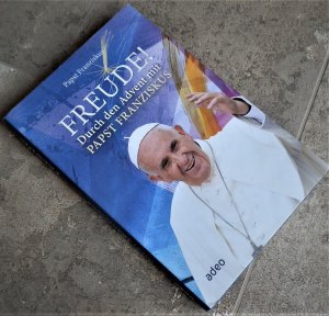 gebrauchtes Buch – Papst Franziskus; Houdek – Freude! - Durch den Advent mit Papst Franziskus.