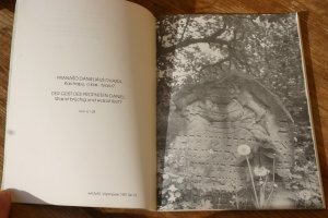 gebrauchtes Buch – Valiusaitis, Juozas / Natkevicius – Buchseite und Brunnen. Photographische Gedanken über die altjüdischen Friedhöfe in Litauen