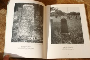 gebrauchtes Buch – Valiusaitis, Juozas / Natkevicius – Buchseite und Brunnen. Photographische Gedanken über die altjüdischen Friedhöfe in Litauen