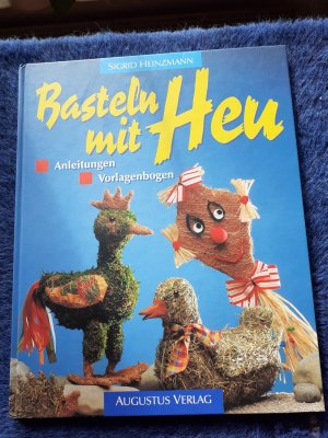 gebrauchtes Buch – Sigrid Heinzmann – Basteln mit Heu [Erlös für einen guten Zweck!]