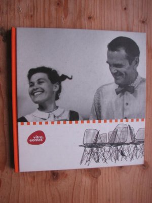 gebrauchtes Buch – Eames, Charles and Ray Eames – Eames, Vitra. [Hrsg.: Vitra. Text: Design/Writing/Research, New York]  dt. - franzs. - engl.