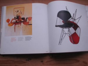 gebrauchtes Buch – Eames, Charles and Ray Eames – Eames, Vitra. [Hrsg.: Vitra. Text: Design/Writing/Research, New York]  dt. - franzs. - engl.