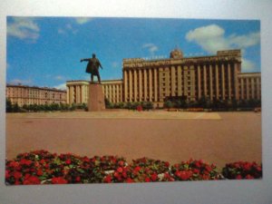 gebrauchtes Buch – Leningrad / Sankt Petersburg - Lenin-Denkmal auf dem Moskauer Platz - Karte von 1981 - Russland (ungelaufen, Rückseite 1 kleiner Pfeil) Ansichtskarte