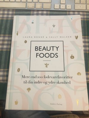 gebrauchtes Buch – Laura Bonné und Sally Walker – Beauty Foods