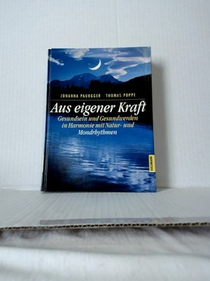 gebrauchtes Buch – Paungger, Johanna und Thomas Poppe – Aus eigener Kraft : Gesundsein und Gesundwerden in Harmonie mit Natur- und Mondrhythmen. Johanna Paungger ; Thomas Poppe. Ill. von Hildegard Klepper-Paar.