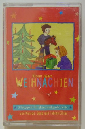 Kinder feiern Weihnachten