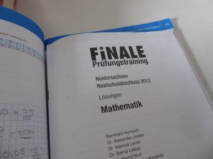 gebrauchtes Buch – Bernhard Humpert, Dr – Finale Prüfungstraining Realschulabschluß Niedersachsen 2012. Arbeitsheft Mathematik mit Lösungsheft. Mit Original-Prüfungsaufgaben. Softcover