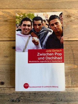 gebrauchtes Buch – Julia Gerlach – Zwischen Pop und Dschihad : muslimische Jugendliche in Deutschland.