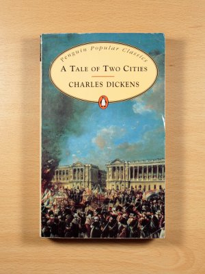 gebrauchtes Buch – Charles Dickens – A Tale of Two Cities (Penguin Popular Classics)