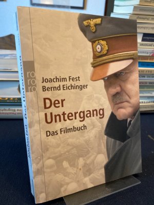 gebrauchtes Buch – Fest, Joachim und Bernd Eichinger – Der Untergang. Eine historische Skizze. Ein Film. Herausgegeben von Michael Töteberg.