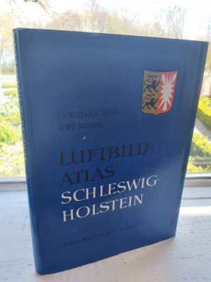 antiquarisches Buch – Degn, Christian und Uwe Muuß – Luftbildatlas Schleswig-Holstein Teil II. Eine Landeskunde in 72 farbigen Luftaufnahmen. Von Christian Degn und Uwe Muuß unter Mitarbeit von Klaus Hingst.