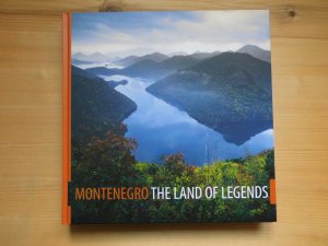 gebrauchtes Buch – Sonja Zivaljevic; Lazar Pejovic [Photographer] – Montenegro the Land of Legends