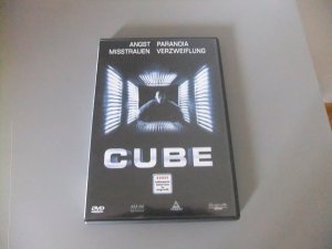 CUBE / Fantasy, Sci-Fi Thriller