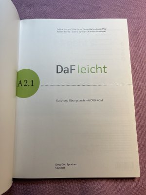 gebrauchtes Buch – Jentges, Sabine; Körner – DaF leicht A2.1 - Deutsch als Fremdsprache für Erwachsene. Kurs- und Übungsbuch mit DVD-ROM