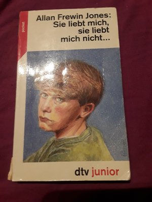 gebrauchtes Buch – Jones, Allan F – Sie liebt mich, sie liebt mich nicht