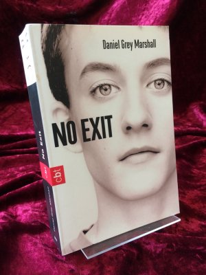 gebrauchtes Buch – Marshall, Daniel Grey – No exit. Aus dem Amerikanischen von Friederike Levin.