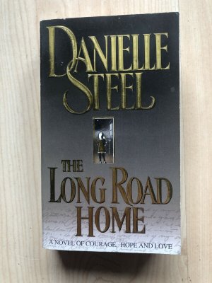 The Long Road Home - Danielle Steel (englische Ausgabe)