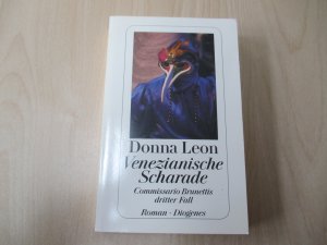 gebrauchtes Buch – Donna Leon – Venezianische Scharade - Commissario Brunettis dritter Fall