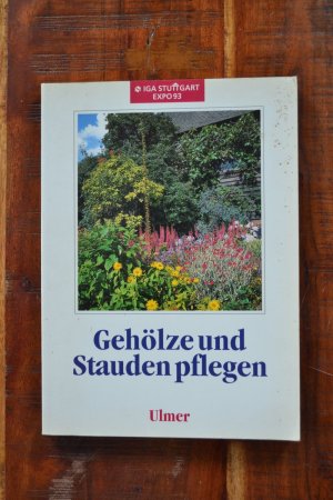 Gehölze und Stauden pflegen