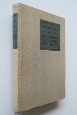 Gollmer, Richar: Die vornehme Gastlichkeit der Neuzeit. Ein Handbuch der modernen Geselligkeit, Tafeldekoration und Kücheneinrichtung. Unter Mitwirkung […]