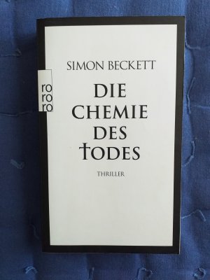 2 Taschenbücher / Krimis : " Die Chemie des Todes " ( Thriller ) + " Das schwarzweise Loch im Alibi "  ( Ein klassischer Kriminalroman aus dem Jahre 1939 , Heyne Crime Classic )