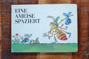 Eine Ameise spaziert