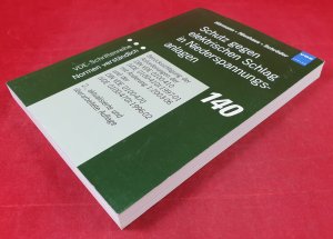 gebrauchtes Buch – Hörmann, Werner; Nienhaus, Heinz; Schröder, Bernd – Schutz gegen elektrischen Schlag in Niederspannungsanlagen