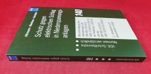 gebrauchtes Buch – Hörmann, Werner; Nienhaus, Heinz; Schröder, Bernd – Schutz gegen elektrischen Schlag in Niederspannungsanlagen