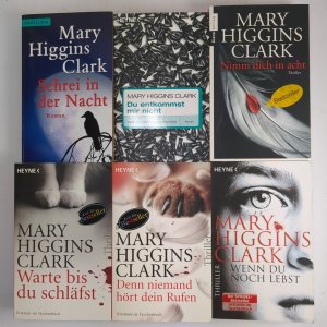 6 Bände Mary Higgins Clark Nimm dich in acht; Denn niemand hört dein Rufen; Warte bis du schläfst; Du entkommst mir nicht; Wenn du noch lebst; Schrei […]