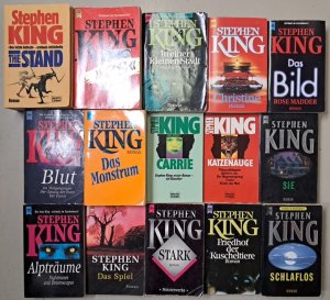 15 Romane Stephen King Katzenauge; Das Bild; Stark; Friedhof der Kuscheltiere; Schlaflos; Carrie; Blut; Das Spiel; Sie, Alpträume; Das Monstrum; Christine […]