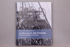 gebrauchtes Buch – Hrsg.]: Knauf, Diethelm – AUFBRUCH IN DIE FREMDE. Migration gestern und heute