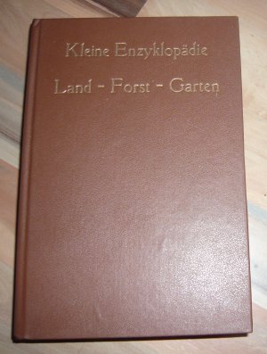 gebrauchtes Buch – Autorenkollektiv – Kleine Enzyklopädie - Land * Forst * Garten