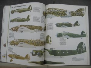 gebrauchtes Buch – Konvolut von 3 Büchern – Die Geschichte der Luftwaffe / Die Bomber kommen / Flugzeugeuge des 2. Weltkrieges