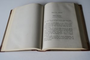 antiquarisches Buch – Verne, Julius: Die Entdeckung der Erde – Verne, Julius: Die Entdeckung der Erde. Autorisirte Ausgabe. Erste deutsche Ausgabe. 2 Teile in 1 Band. Wien. Pest. Leipzig. A. Hartleben's Verlag, 1881. * Mit 115 Textholzschnitten. * 555 S., 2 Bl. Handgebundener Halbledereinband mit blindgeprägtem Rückentitel.