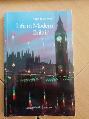 gebrauchtes Buch – Peter Bromhead – Life in Modern Britain