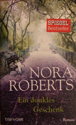 gebrauchtes Buch – Nora Roberts – Ein dunkles Geschenk